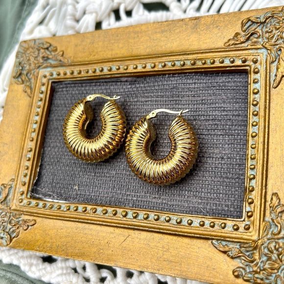 😍 LAST PAIR 😍GOLD TEXTURED HOOPS  GOLD PLATED STAINLESS STEEL ROBYN BOHO - Picture 13 of 14